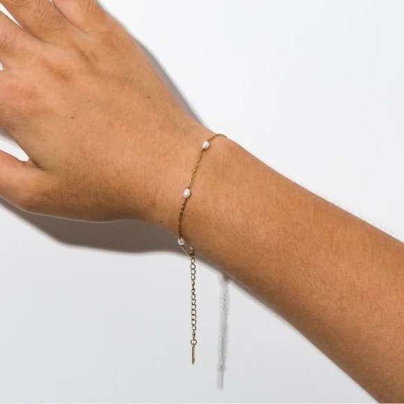 Gold Bracelet Dainty Pearl bracelet Waterproof Gold Delicate layering bracelet - Picture 3 of 8